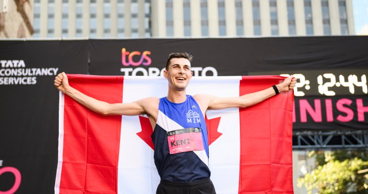 Justin Kent and Natasha Wodak top Canadians at TCS Toronto Waterfront Marathon  | Globalnews.ca