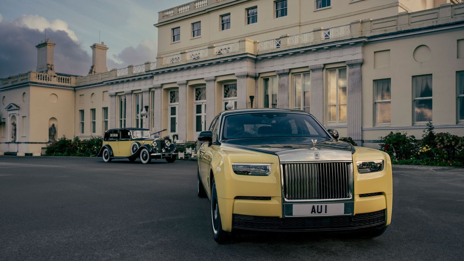 This special Rolls-Royce Phantom with 18K gold celebrates 60 years of Goldfinger