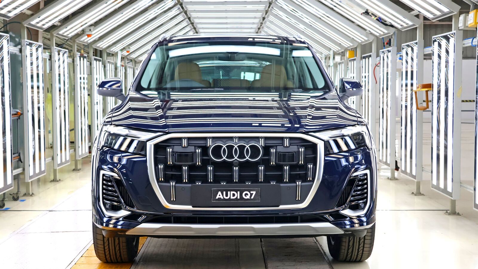 2025 Audi Q7 bookings commenced ahead of launch. Check details