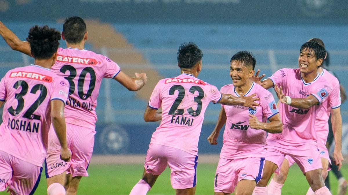 ISL 2024-25: Sunil Chhetri Stars As Bengaluru FC Pip Mohammedan SC 2-1 - News18