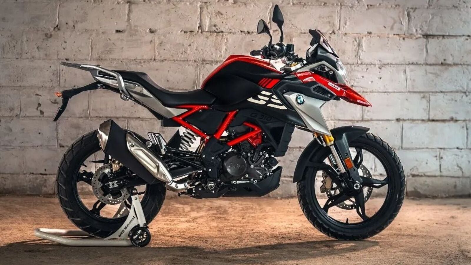 BMW G 310 GS gets benefits of up to ₹50,000. Check details