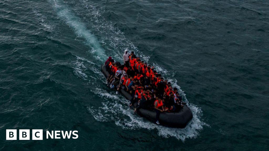 Three migrants die attempting English Channel crossing