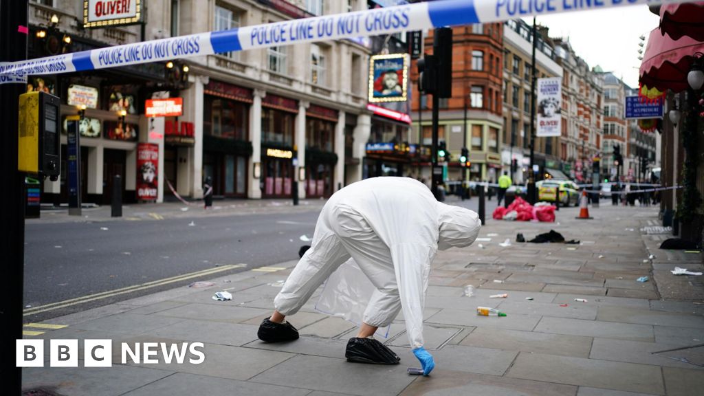 Man arrested after four pedestrians injured in London crash