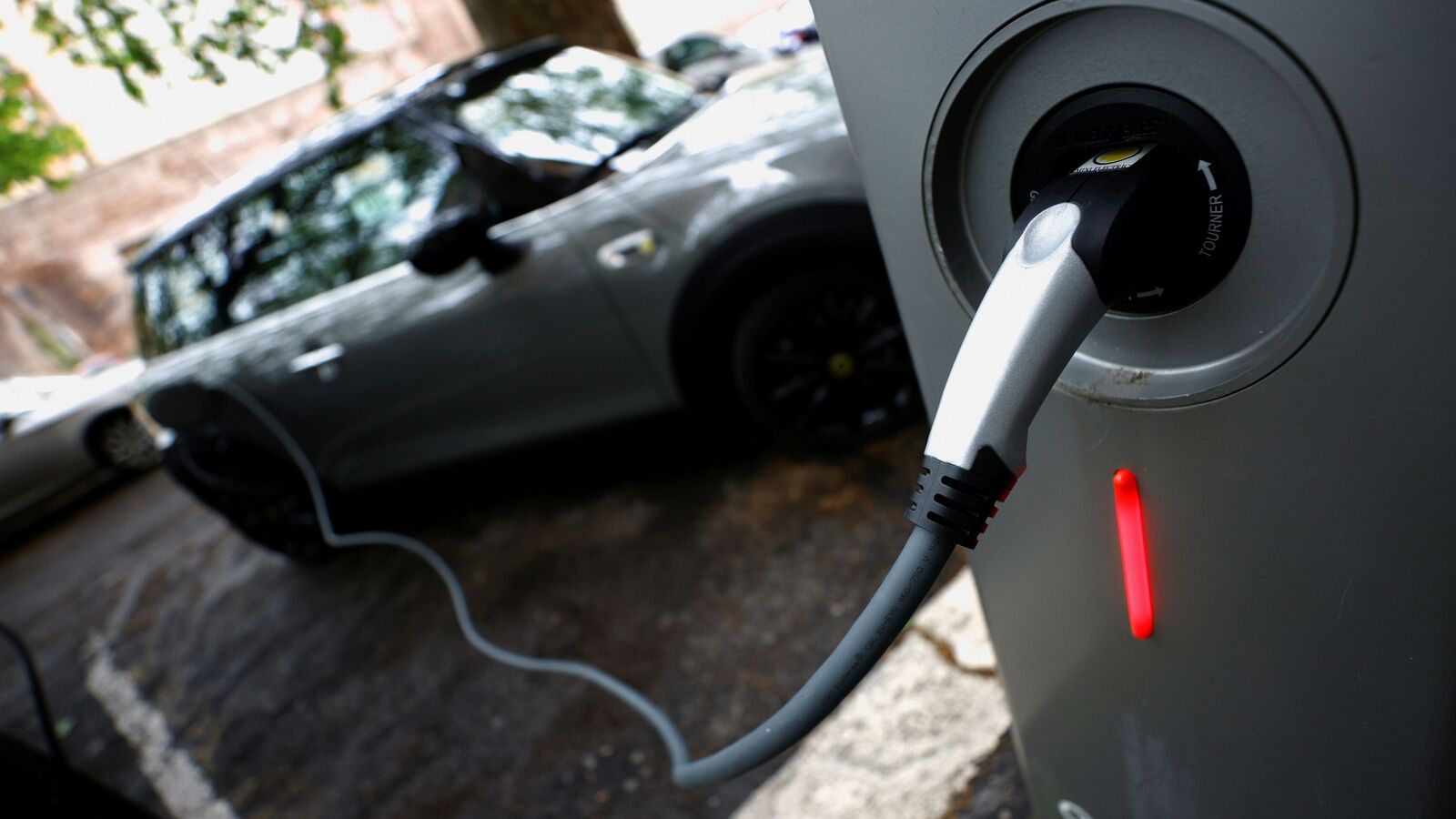 Colliers reports ₹3.4 lakh crore Investment in EV industry, highlighting need for faster adoption