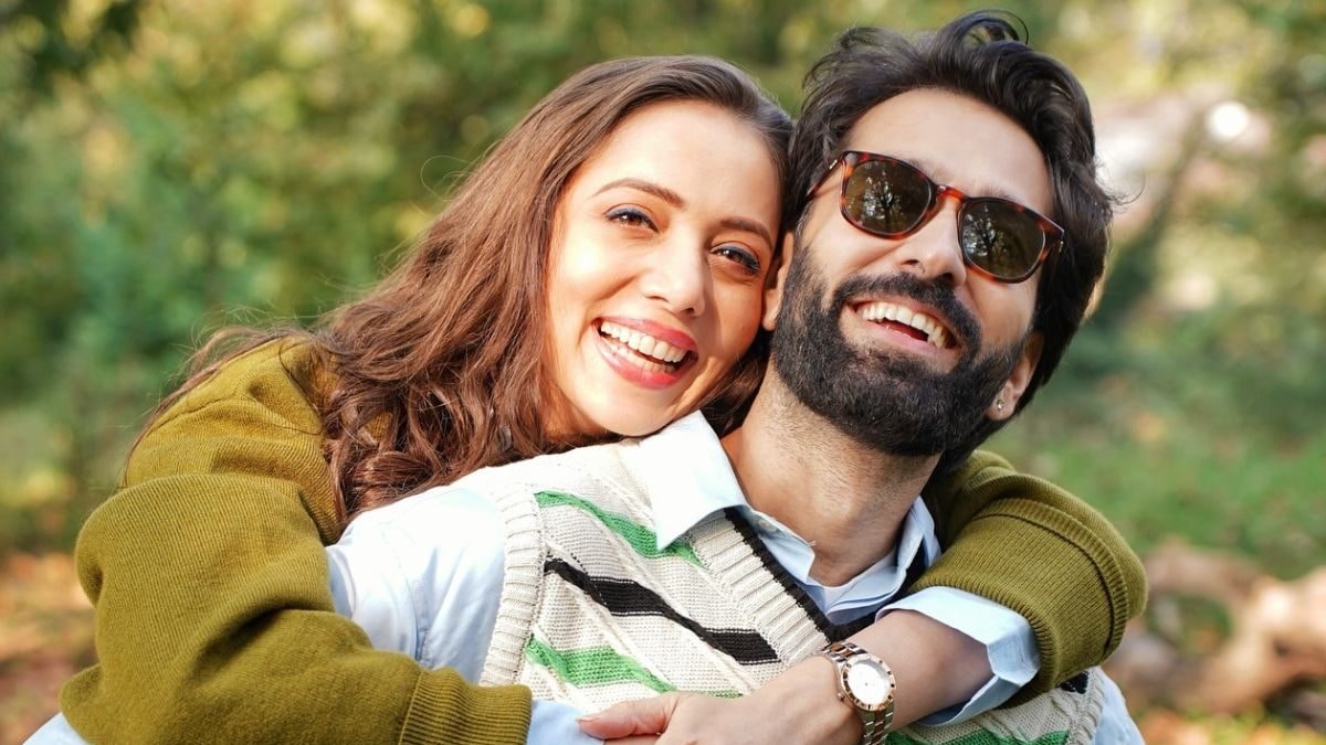 Nakuul Mehta And Jankee Parekh's Me-Time Is All About 'Free Popcorn And Walk In The Woods' - News18