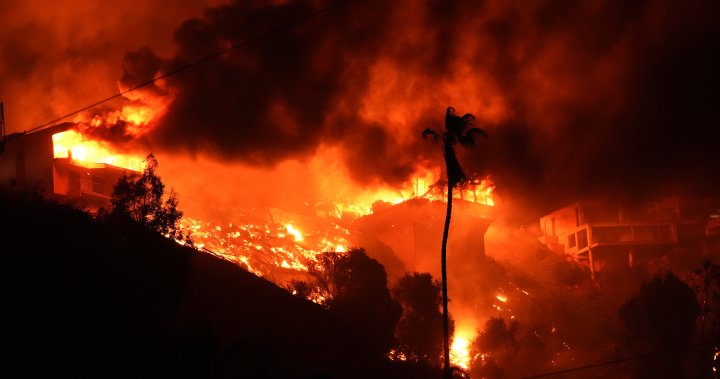 Los Angeles wildfires: 5 dead as firefighters battle to control flames - National | Globalnews.ca